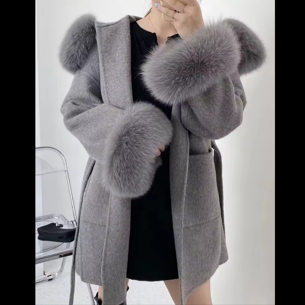 Fashion Oversize Ladies Outerwear Real Fur Coat (Wool/Fox Fur) - Picture 3 of 5